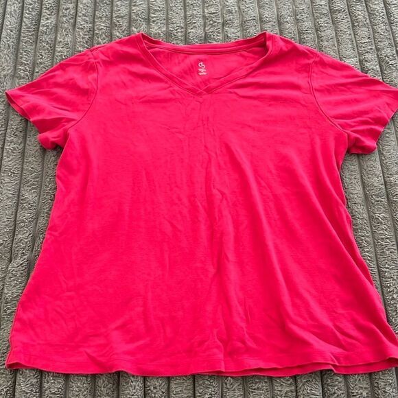 Women’s Top - Picture 1 of 3